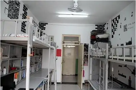 是屋内的清香将烦恼关在门外宿舍里有整齐的陈列和可爱的舍友在那一刻