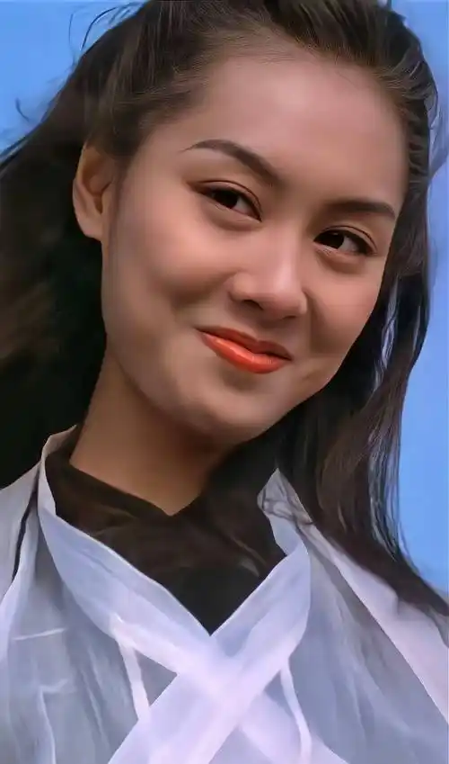 朱茵现状曝光:住深山残屋,开97年破车,昔日女神怎么了?