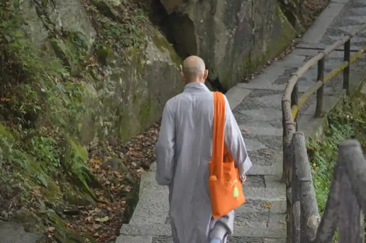 虔诚与信仰——遇见大佛