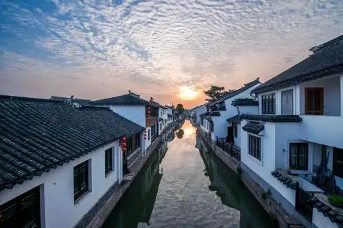 中国江苏苏州市甪直古镇小桥流水人家