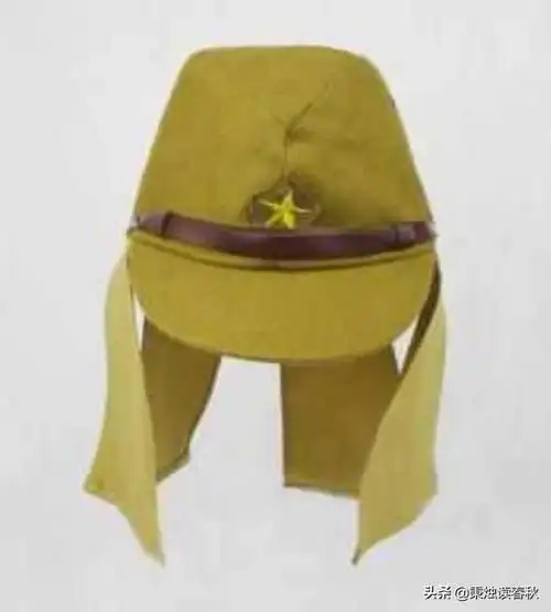 日本"帽垂"最早源于古代足轻(普通士兵)的阵笠(相当于现代的头盔).