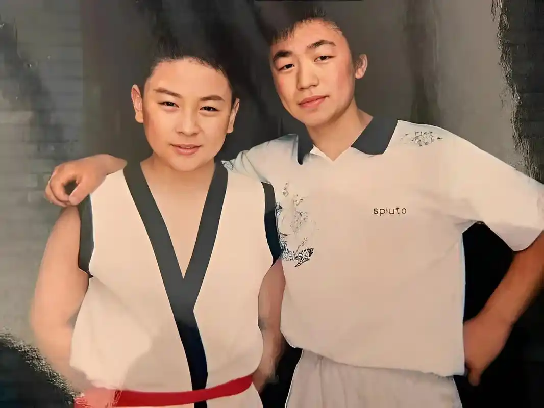 释小龙比王宝强年长,因为释小龙从小就在少林寺的方丈·释永信手下!