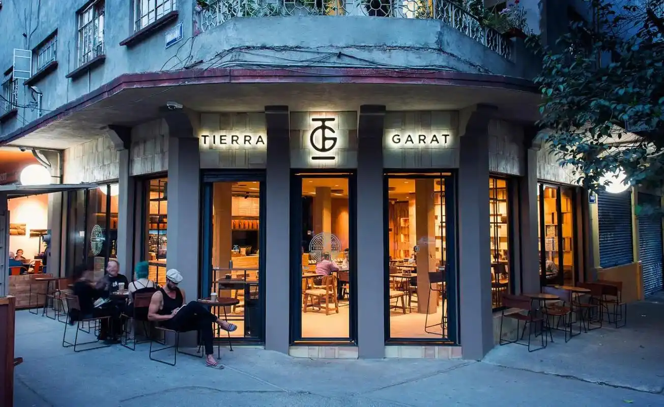 门头设计 #临街商铺 #图文伙伴计划  每一个店面都有自己 - 抖音