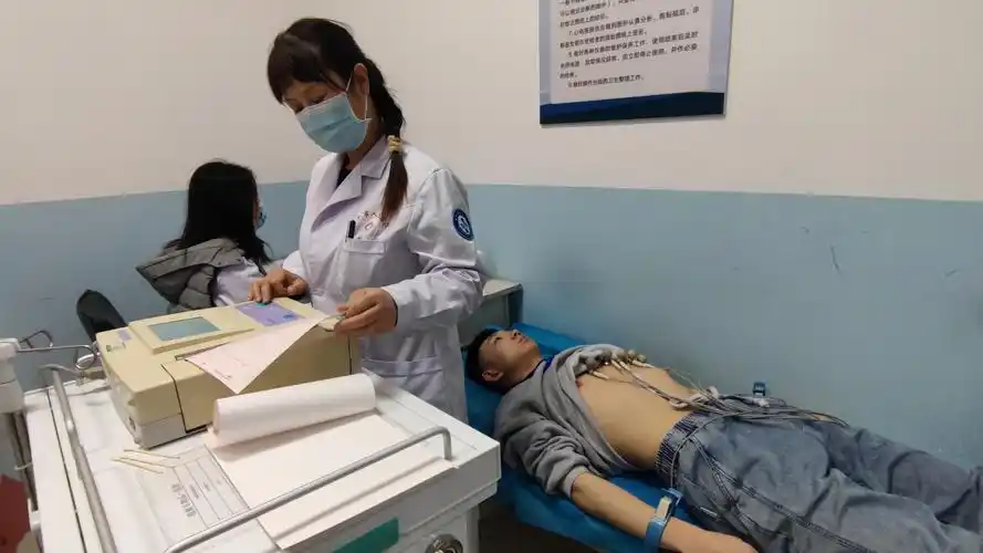 参军报国不负韶华我市开展春季征兵体检工作