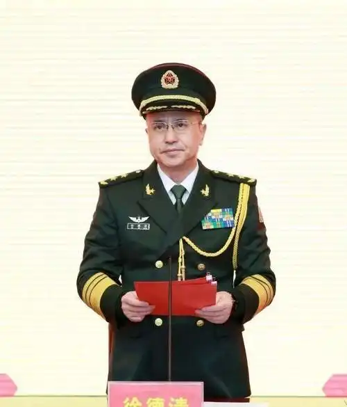 新晋中将,"铁军"原参谋长跨战区履新|济南军区|战区|陆军_新浪新闻