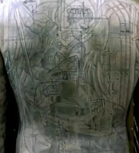 越狱主人公刺在身上的图是什么样啊