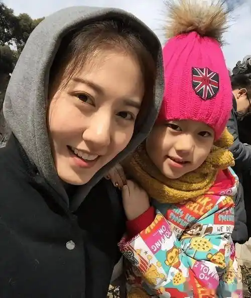 演员高露:戏火人不红!从没有绯闻,看看老公是谁就明白了!