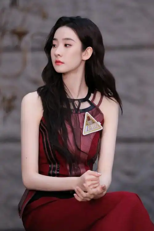 张艺凡萌探探探案