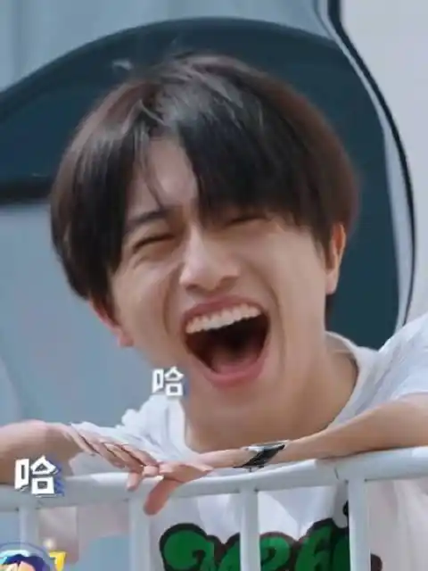 汤伯远(快乐病毒版)哈哈哈哈哈哈哈哈哥!你笑得太大声了!