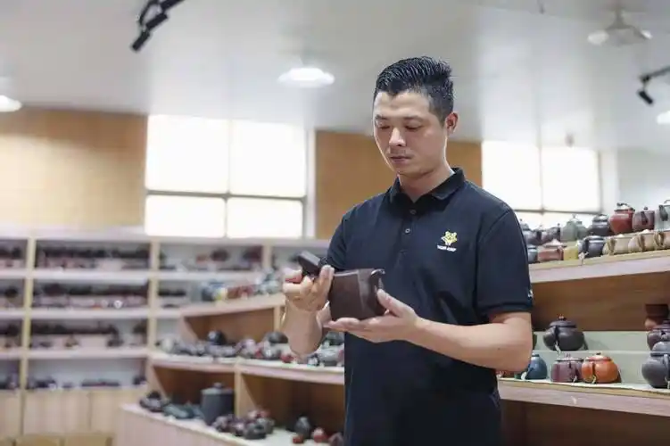 2016年,庞红亮开始全力做紫砂壶.