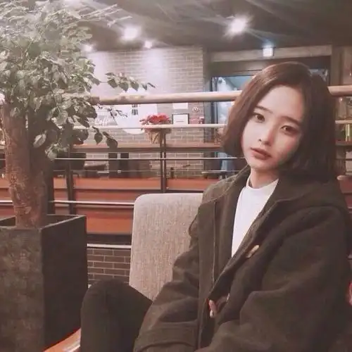 短发小姐姐头像短发小姐姐也可以性感又可爱哦