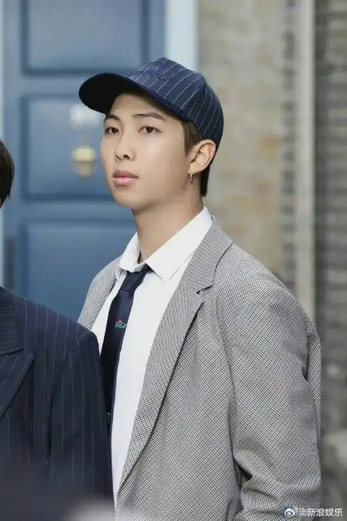 据d社报道,bts四位成员金南俊,朴智旻,金泰亨,田柾国预计12月中旬入伍