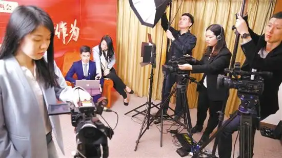 作为赴京采访报道两会的新媒体人,能够报道并见证如此重要的会议,何其