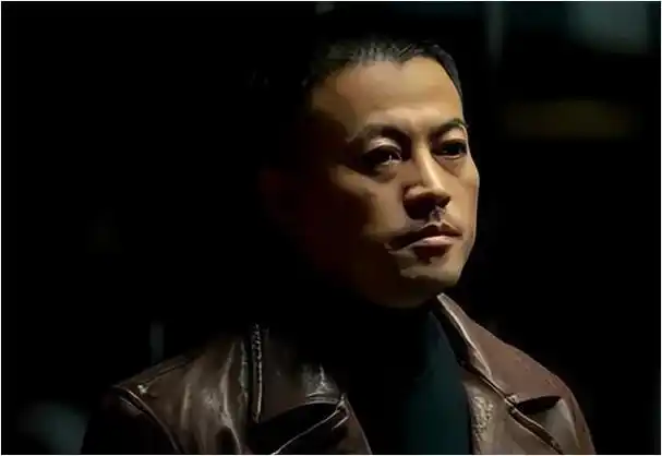 父亲是金牌编剧媳妇是演员背景强大资源丰厚为何偏要跑龙套