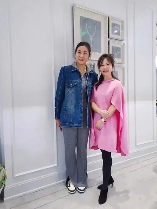 国家队女足主力李佳悦到场支持我们的公益活动