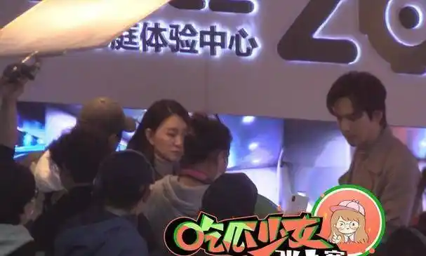 钟汉良李小冉时隔十年再牵手"一家三口"嗨玩画面超温馨_合作_蓝色