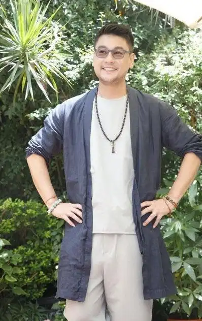 朱孝天近照曝光41岁偶像鼻祖发福成胖大叔佛系穿搭难掩油腻