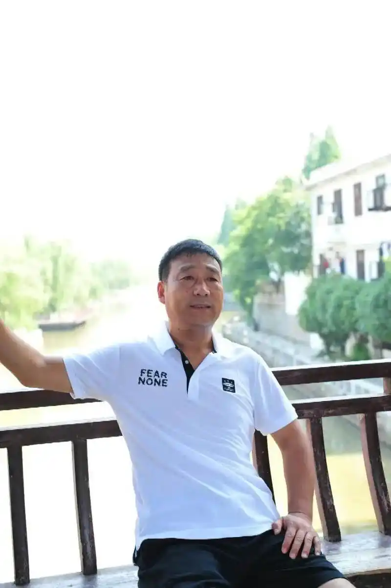 男人五十岁.岁月如箭快如梭,人生悲欢有几何.红尘之中匆匆过, - 抖音