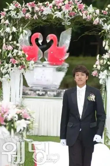 韩国男演员都面临着兵役,几年的当兵生涯,再复出时,娱乐圈大概再都翻