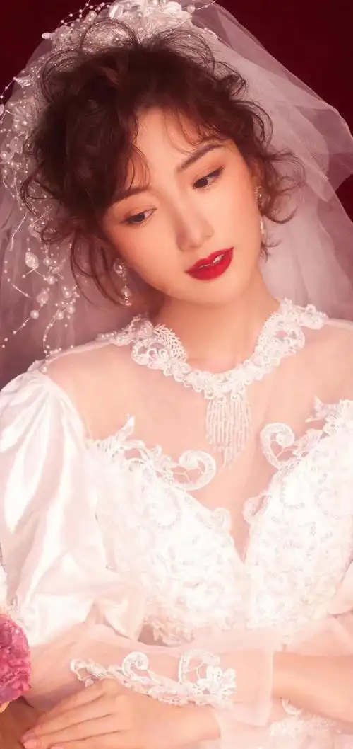 毛晓彤复古婚纱