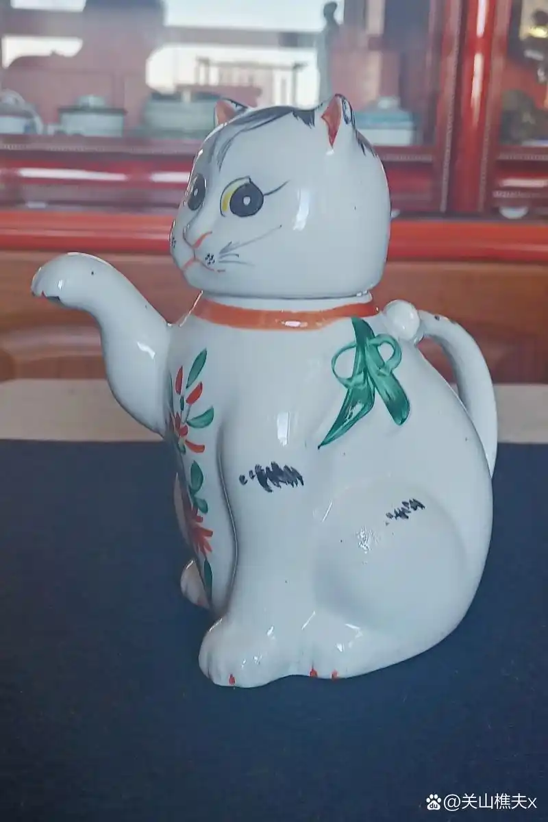 建国初景德镇瓷猫壶