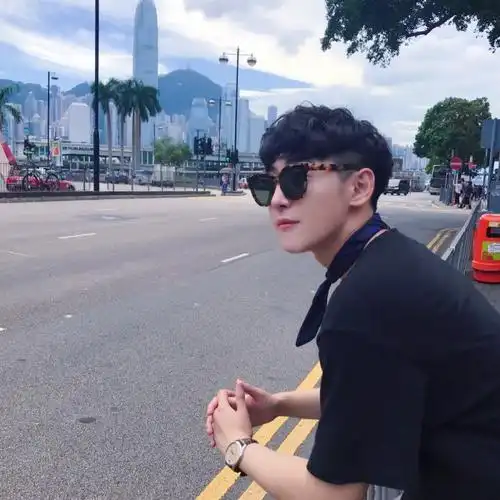 洝大人72 男头干净 侧脸 手机控黑…-堆糖,美好生活研究所