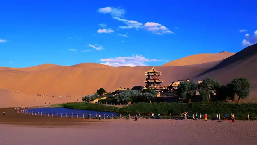 鸣沙山,月牙泉,敦煌市博物馆. 制作人:冯昊,徐嘉.