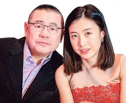 富商刘銮雄(大刘)于11月18日与女友甘比申请注册结婚,两人虽注册,却未