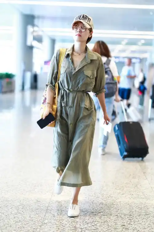 马伊琍才是居家好女人,同一条裙子换顶帽子又穿出来,网友:心疼