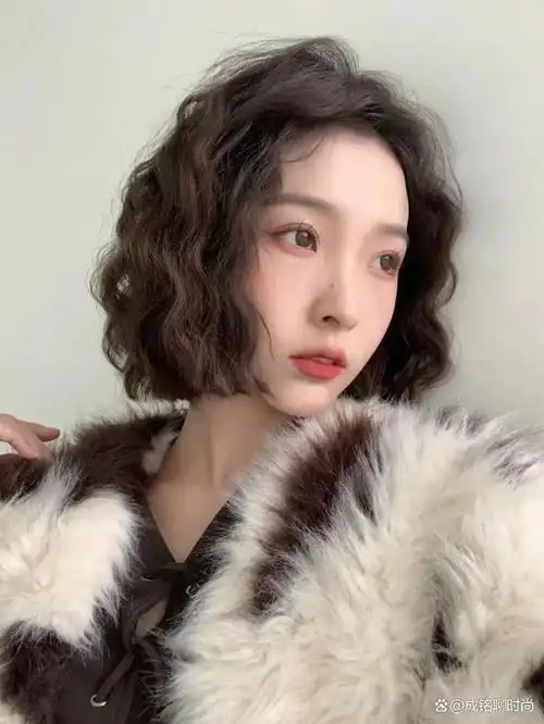 2023爆款短发烫发来袭,时髦洋气,显气质又有高级感