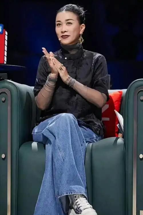 那英的歌手造型不上个热搜,说不过去啊!