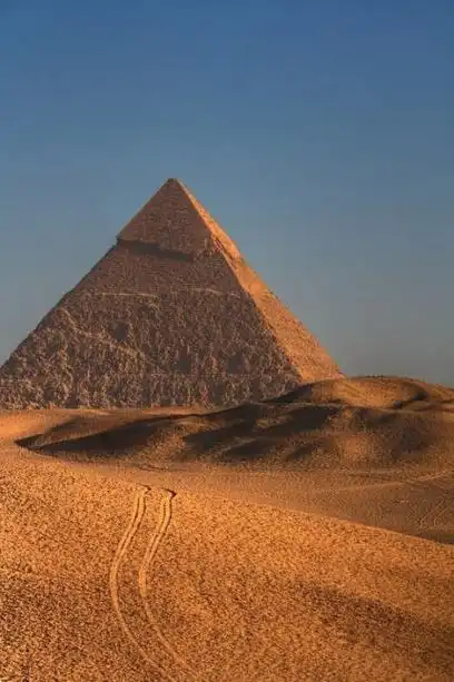 胡夫金字塔是古埃及金字塔中最大的金字塔.