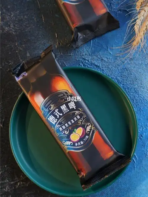 德氏冷饮全新推出了一款酒酿黑麦冰淇淋,一登陆长春就风靡网络,黑啤