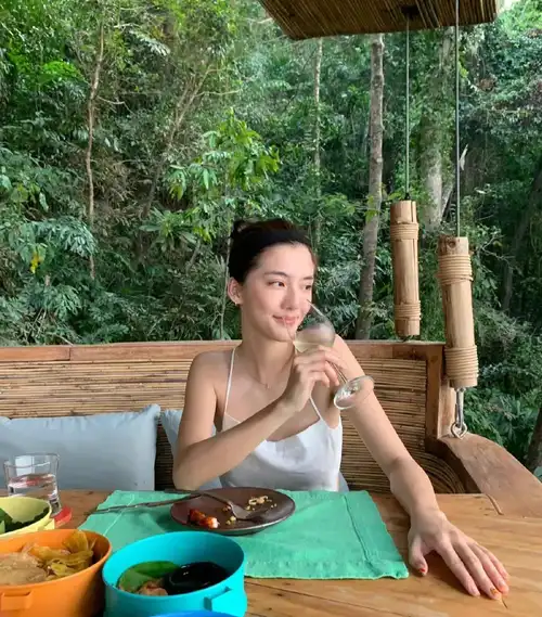 吴千语专访称还没嫁人打算,个人享乐疑似比家庭更重要_生活_豪门_孩子