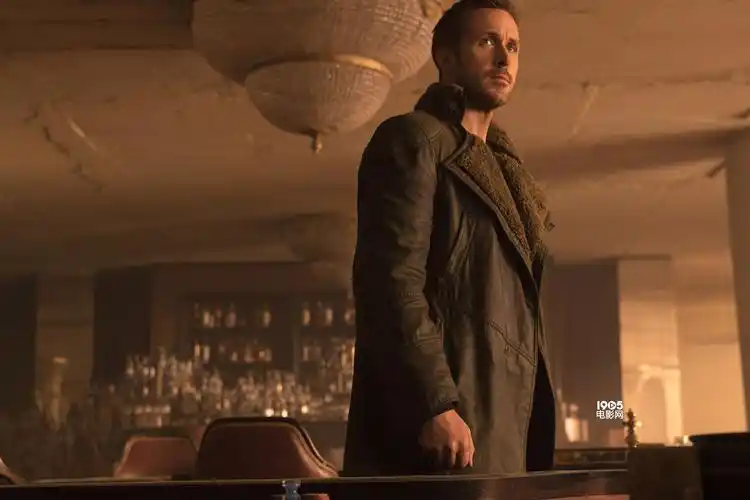 《银翼杀手2049》曝高清剧照 人物造型一览无余