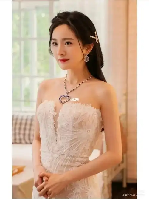 幂幂婚纱照来了蜜蜂们喜欢哪一张勿喷