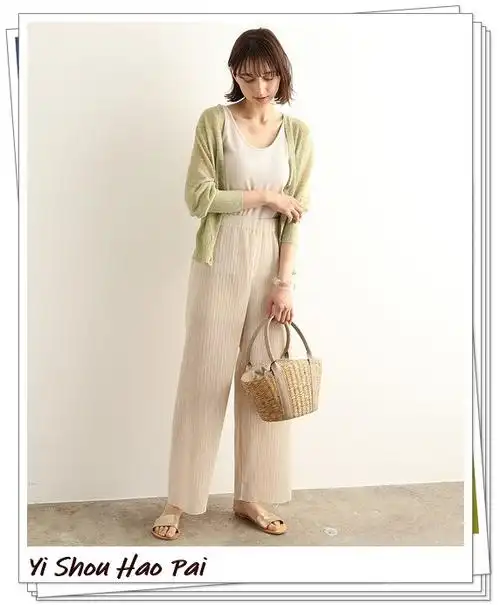 夏季米色裤子怎么穿?4种颜色上衣搭配示例,很适合轻熟女人