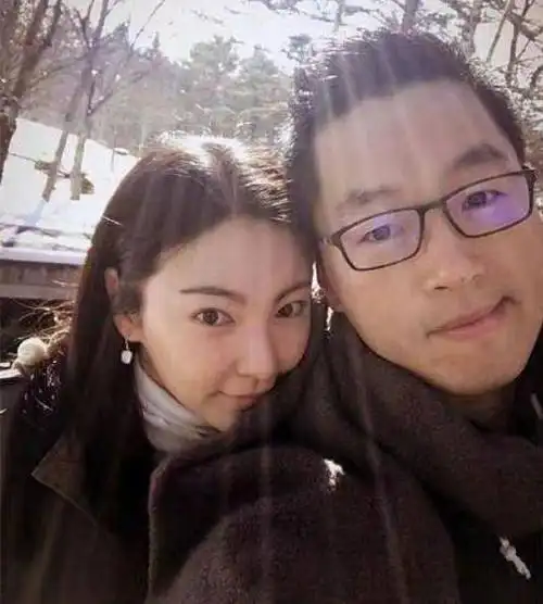 曝张雨绮新恋情和小鲜肉深夜约会同回豪宅男方长相端正很活泼