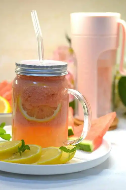 夏天,在家自己做果汁,清凉解暑,一杯不到5元,零添加更健康