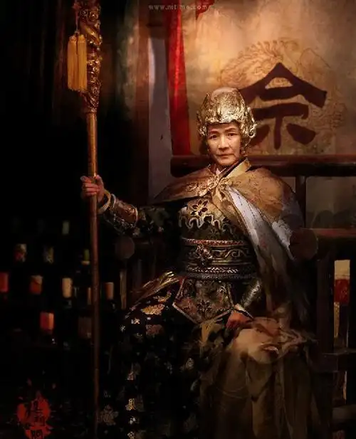 《杨门女将之军令如山》剧照之佘太君(郑佩佩 饰演)