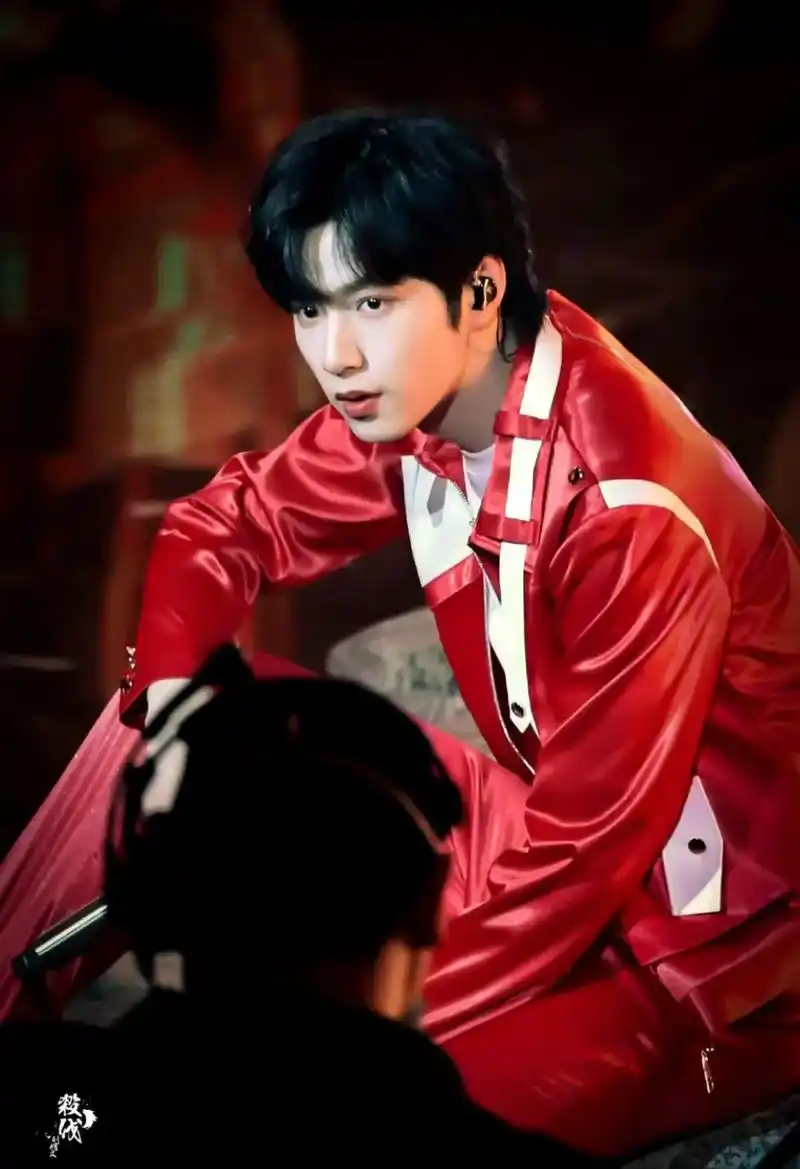 刘耀文 #少年总是发着光 #刘耀文壁纸 ##时代少年团刘耀 - 抖音