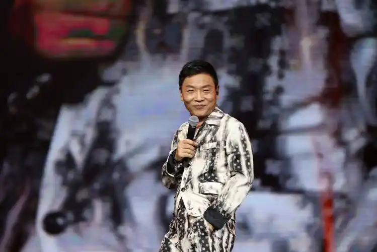 祁隆首场个人演唱会在济南奥体中心爆场落幕_音乐_歌迷_观众