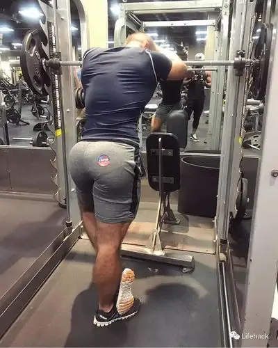 锤哥你这无处安放的翘臀