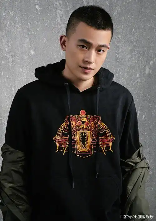 摘下快男光环,欧豪《八佰》哭戏催人泪下!失恋后事业比马思纯好