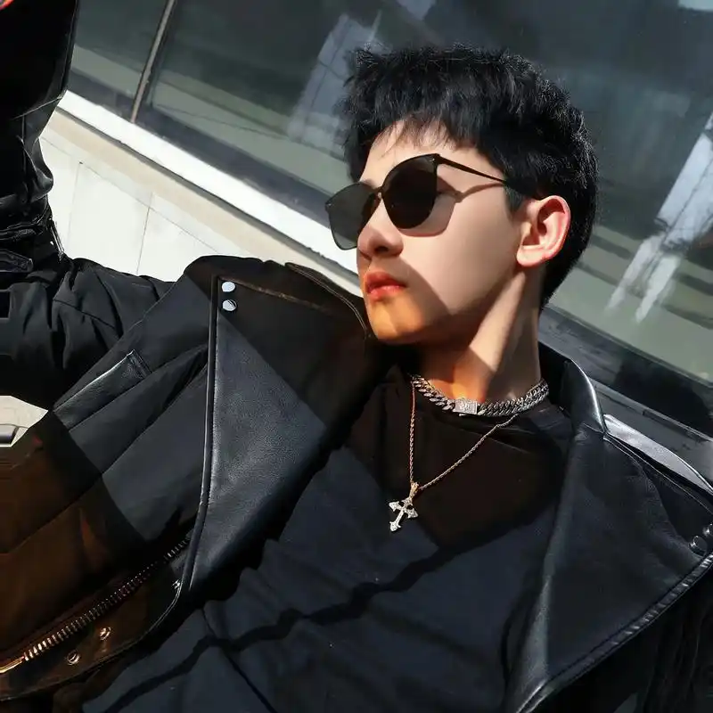 墨镜控的男神们,赶快来吧.这么帅气的墨镜照,真的很难不爱啦. - 抖音