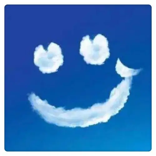 喜欢看你的嘴角 喜欢看你的眉梢 白云挂在那蓝天 像你的微笑