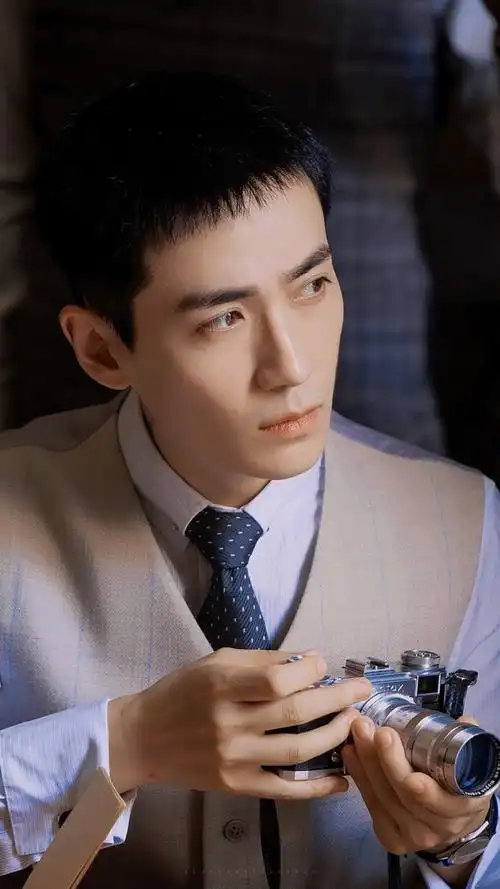 朱一龙|《叛逆者》林楠笙(图源@江南有柑橘_ )