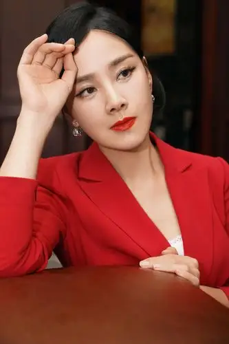 何琳御姐风写真发布 俊逸高级气场全开