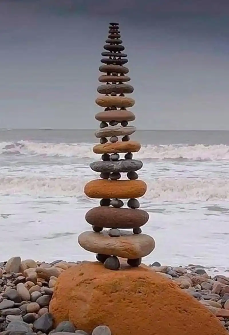 石来运转,看我在海边,用石头摆的造型漂亮吧!