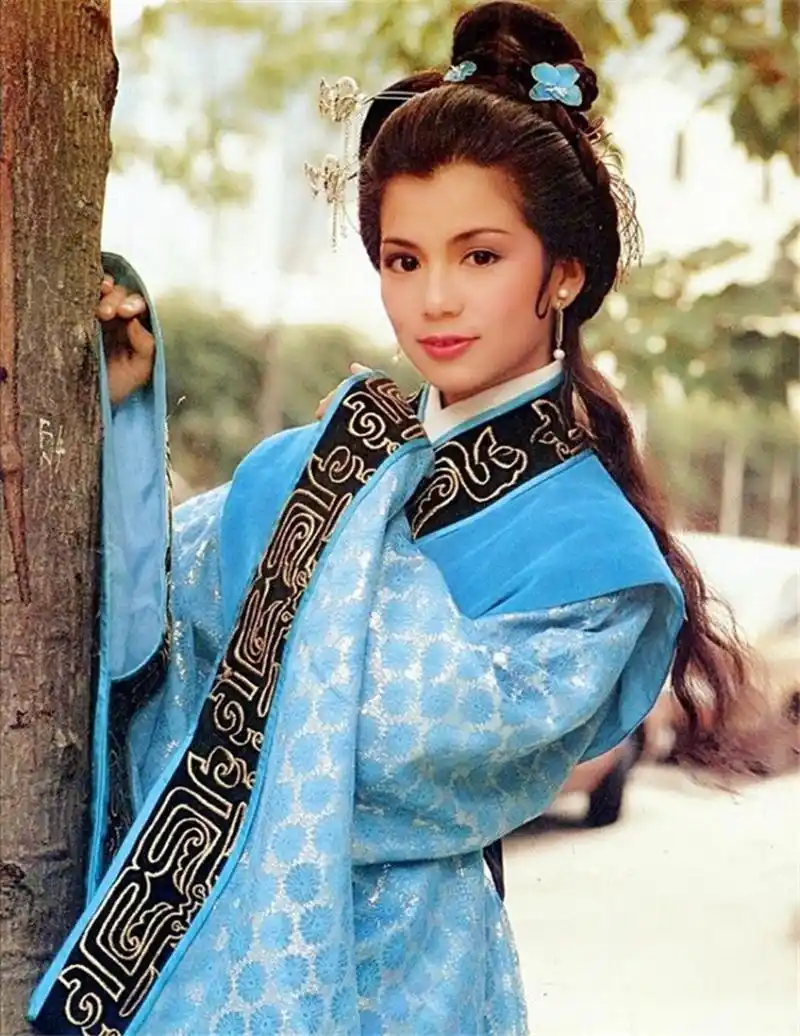 翁美玲古装造型大集合:最喜欢蓉儿的第一张造型; 不过感觉颜值巅峰是